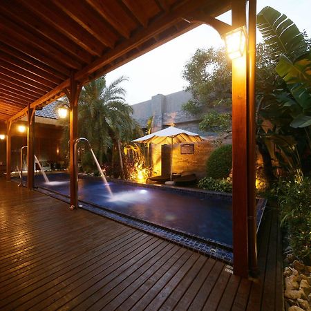 Lanshy Motel Taichung Esterno foto