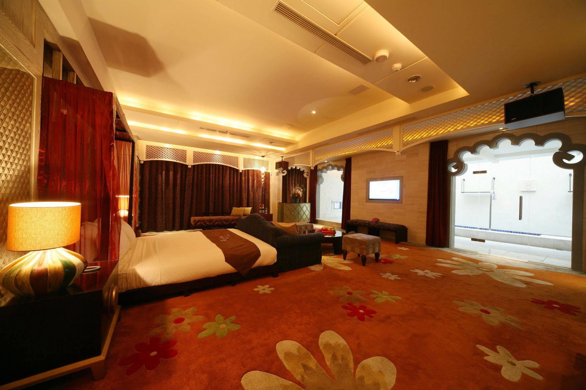 Lanshy Motel Taichung Esterno foto