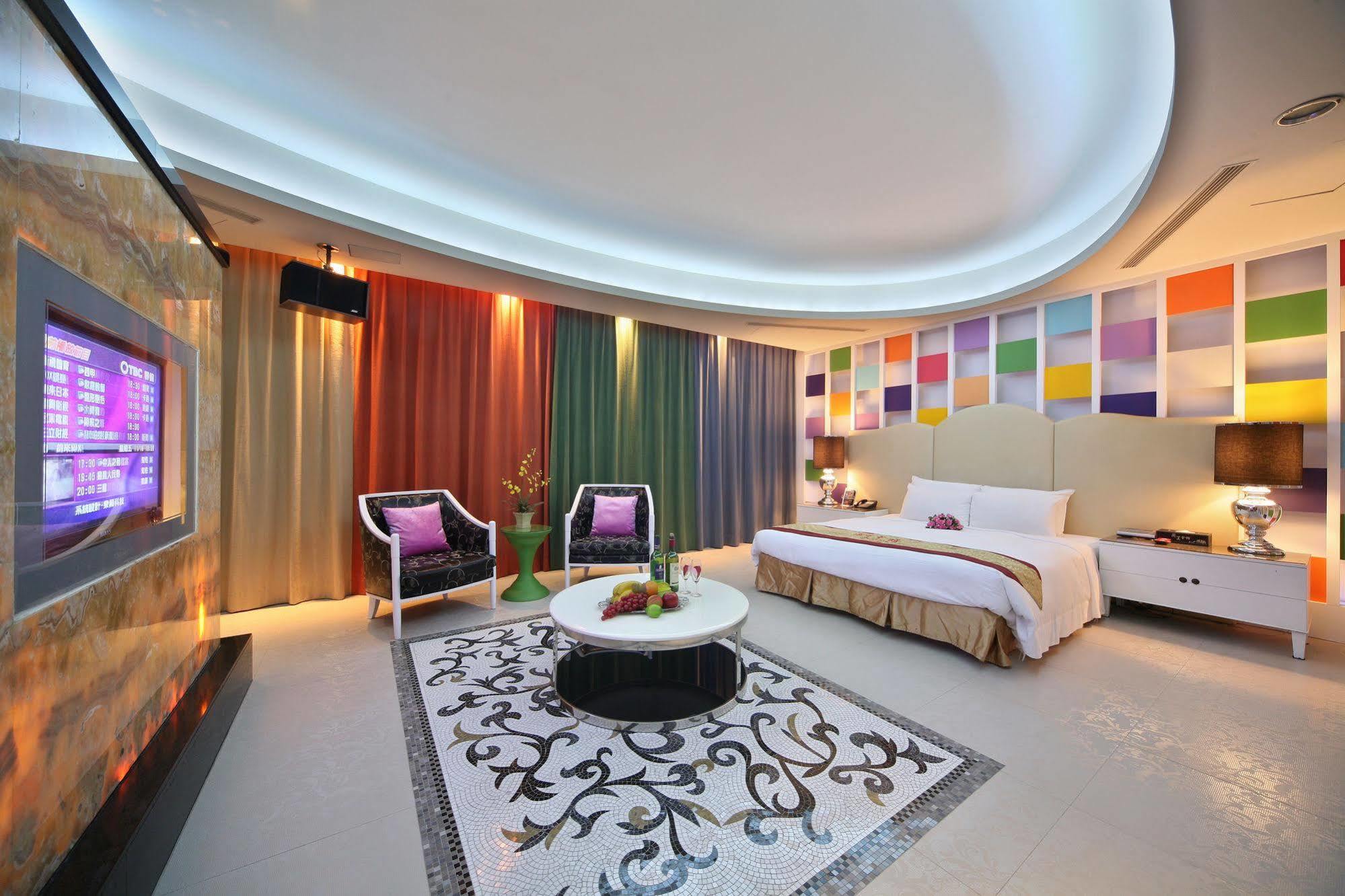 Lanshy Motel Taichung Esterno foto