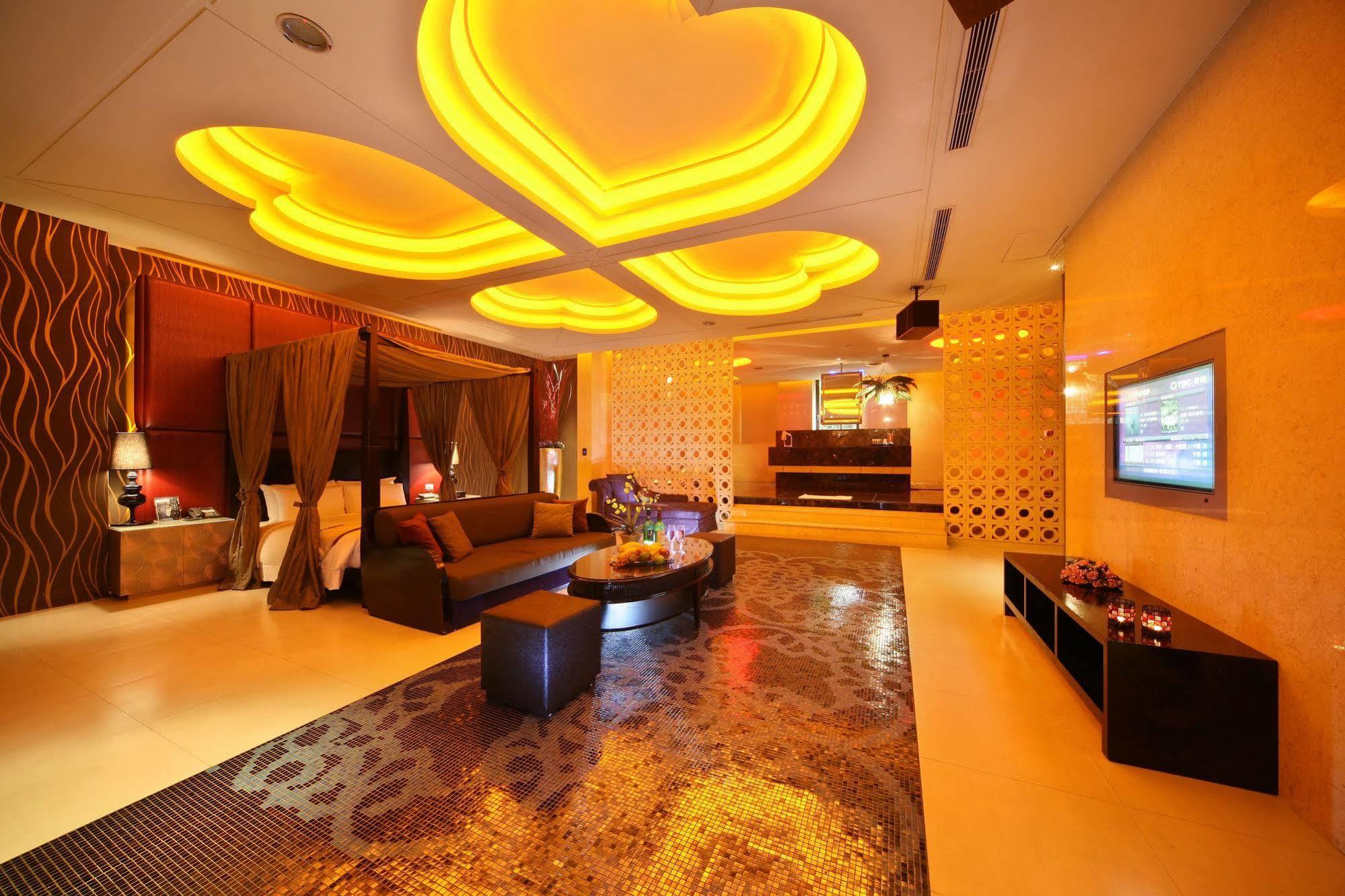 Lanshy Motel Taichung Esterno foto